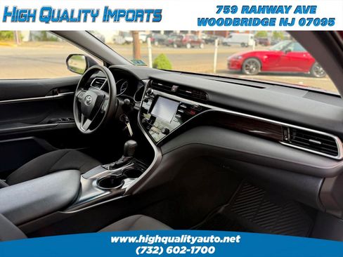 Used 2018 Toyota Camry LE FWD image 40