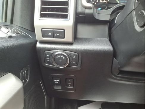 Used 2019 Ford F150 Lariat w/ Equipment Group 502A Luxury AWD/4WD image 14