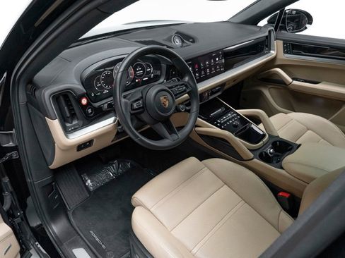 Used 2024 Porsche Cayenne Coupe image 11