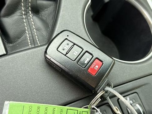 Used 2015 Toyota Camry XLE w/ Moonroof Package image 27