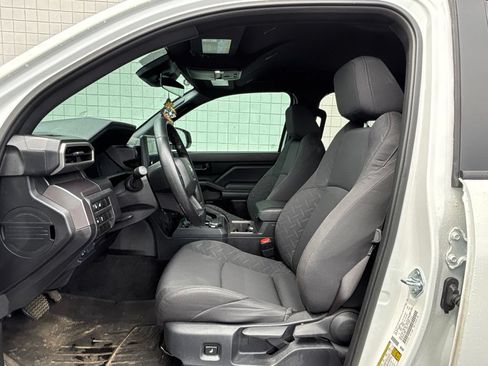 Used 2025 Toyota Tacoma SR5 AWD/4WD image 4