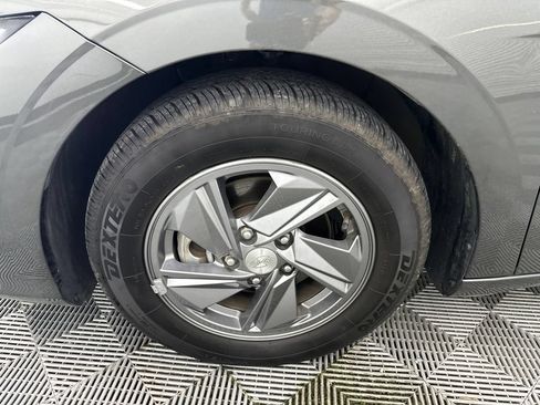 Used 2024 Hyundai Elantra SE FWD image 11