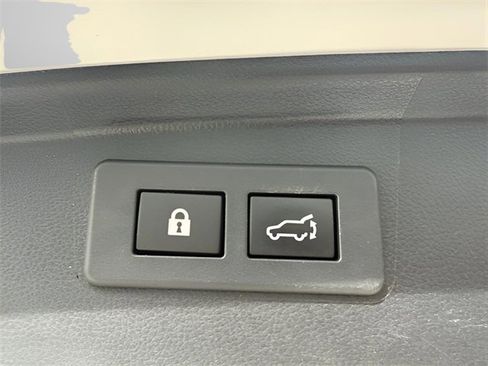 Used 2020 Subaru Outback Premium image 8