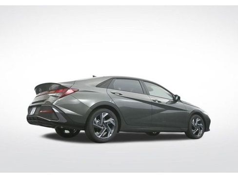 Used 2025 Hyundai Elantra Sport image 34