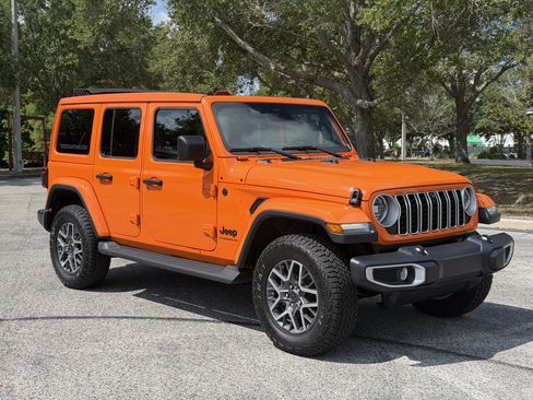 Used 2025 Jeep Wrangler Unlimited Sahara AWD/4WD image 8