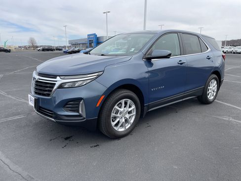 Used 2024 Chevrolet Equinox LT w/ LPO, Floor Liner Package image 1