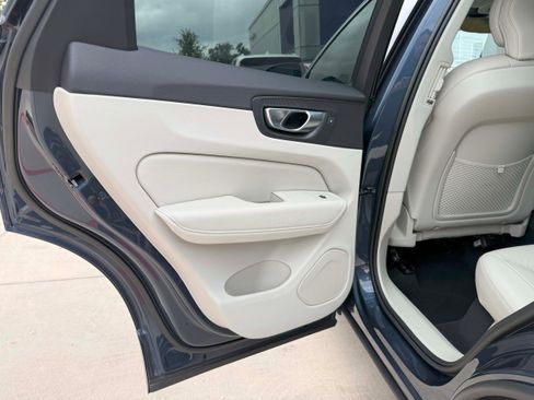 Certified 2023 Volvo XC60 B5 Plus w/ Climate Package image 15