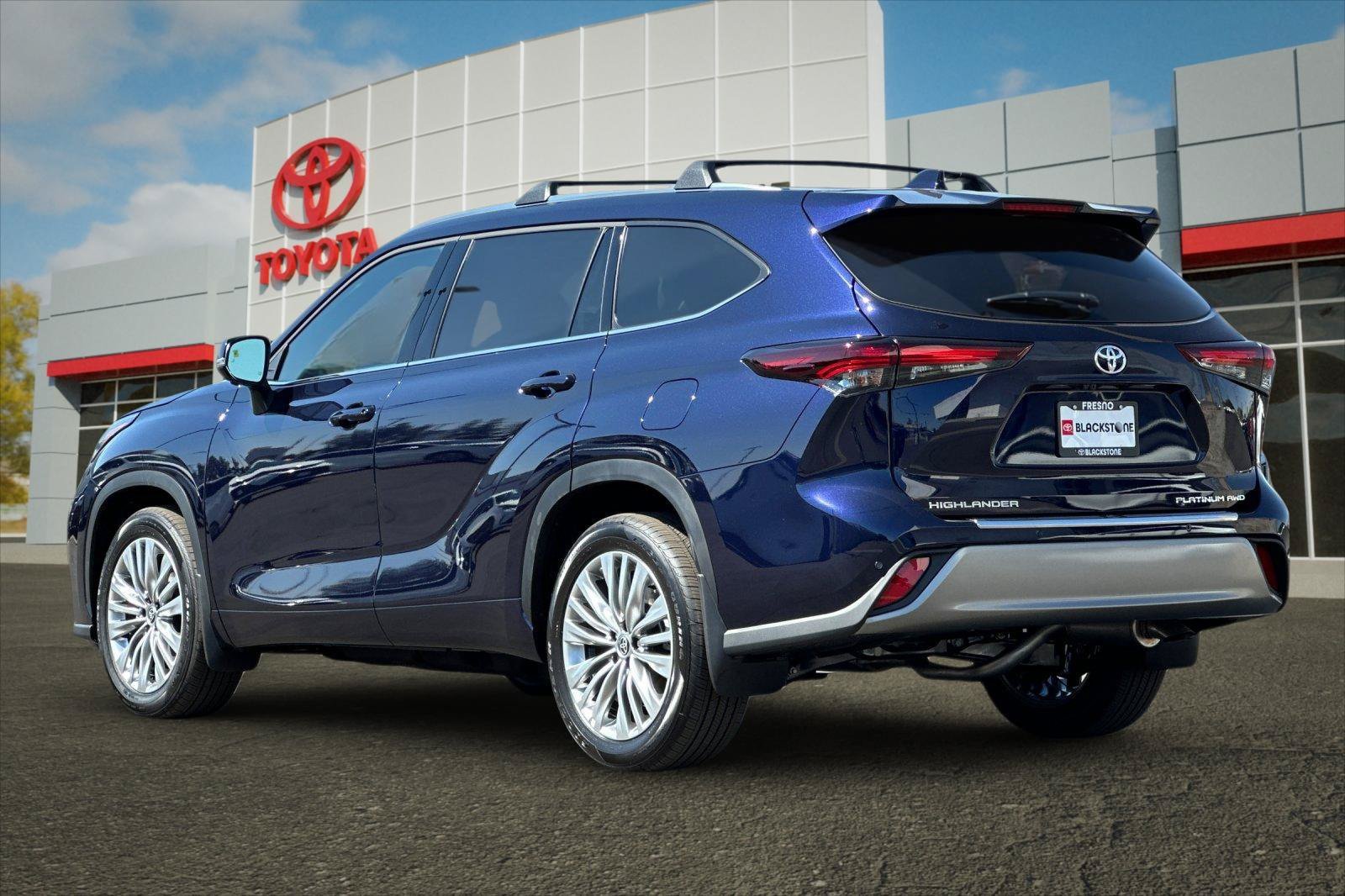 Certified 2026 Toyota Highlander Platinum AWD/4WD image 5