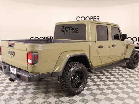 Used 2025 Jeep Gladiator Overland AWD/4WD image 20
