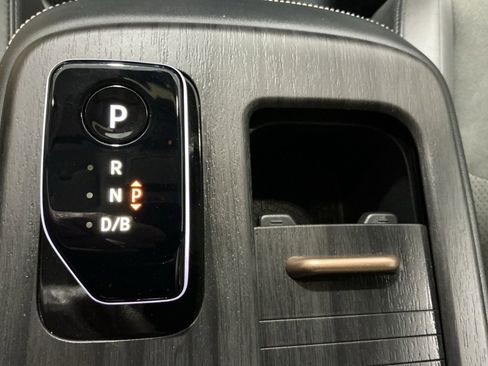 Used 2024 Nissan Ariya FWD image 27