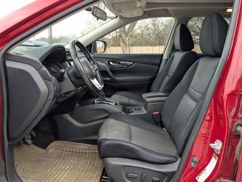 Used 2017 Nissan Rogue SV image 8