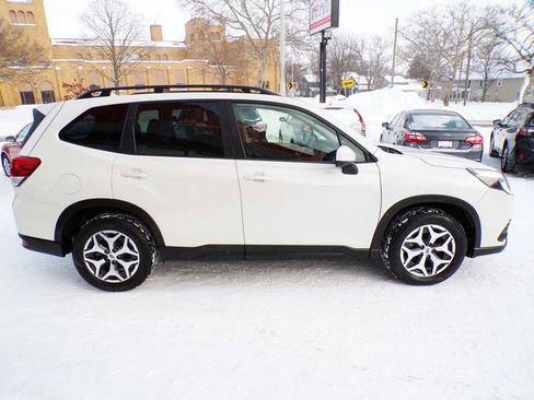 Used 2023 Subaru Forester Premium image 3