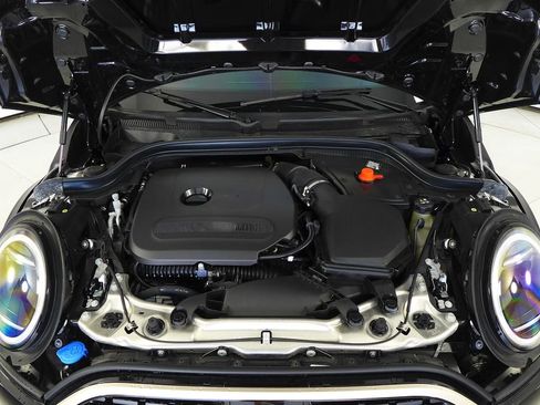 Certified 2025 MINI Cooper 4-Door Hardtop image 6