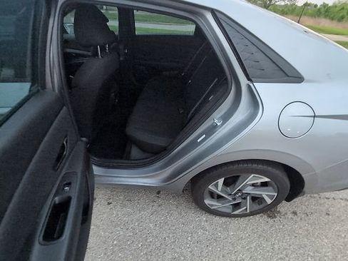 Used 2025 Hyundai Elantra Sport image 9