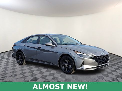 Used 2023 Hyundai Elantra SEL image 1