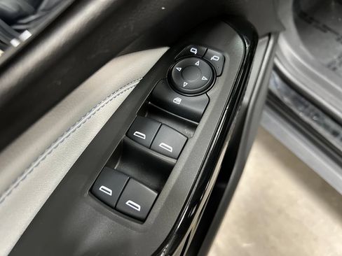 Used 2024 Chevrolet Trax LT FWD image 14