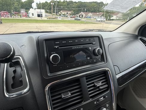 Used 2015 Dodge Grand Caravan SE w/ Quick Order Package 29E SE FWD image 19