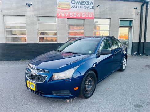 Used 2013 Chevrolet Cruze LS image 1