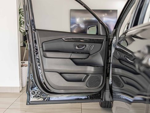 Used 2025 Honda Pilot Elite image 32