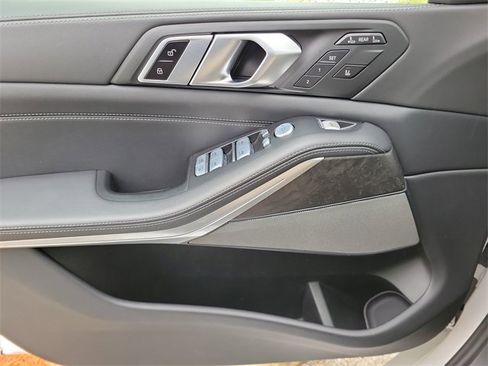 Used 2023 BMW X7 xDrive40i w/ Premium Package image 28