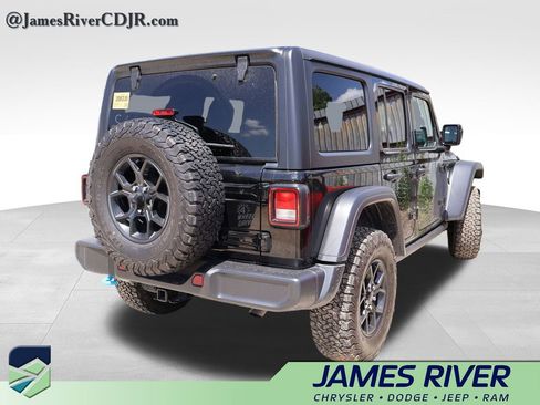 Used 2024 Jeep Wrangler Unlimited AWD/4WD image 16