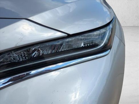 Certified 2022 Toyota Venza LE AWD/4WD image 7
