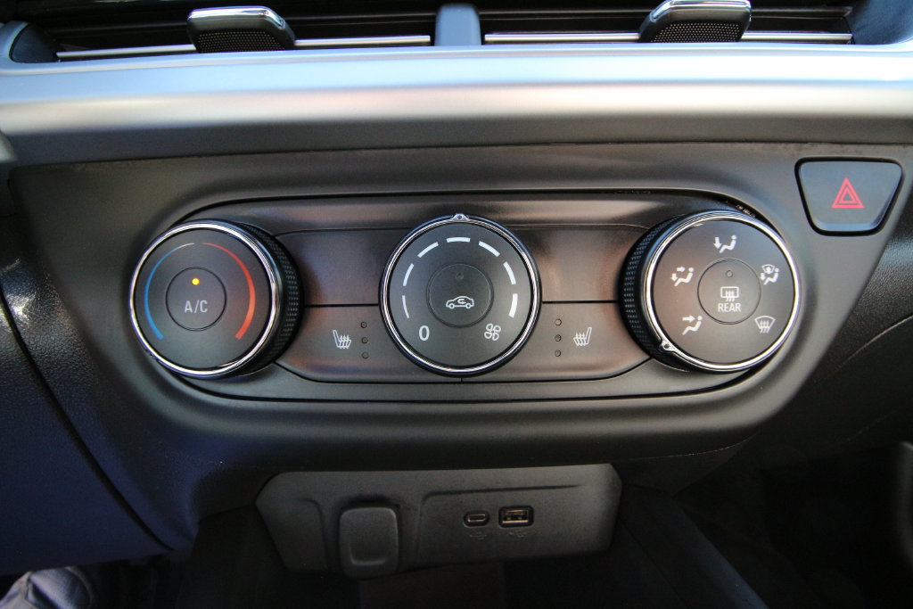 Used 2024 Chevrolet Trax RS w/ Driver Confidence Package FWD image 22