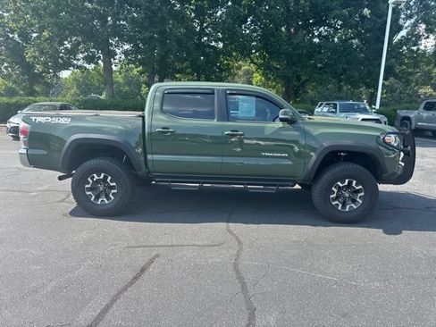 Used 2021 Toyota Tacoma TRD Off-Road AWD/4WD image 2