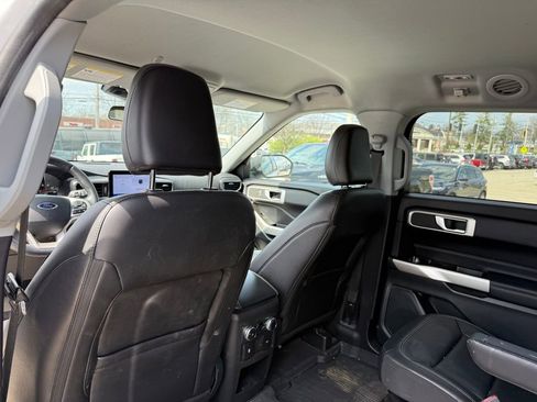 Used 2021 Ford Explorer XLT w/ Equipment Group 202A image 24