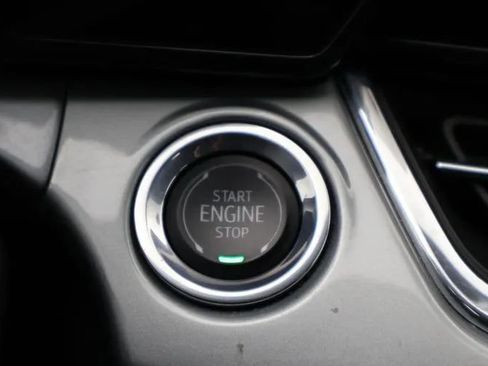 Used 2025 Chevrolet Trax LT FWD image 27