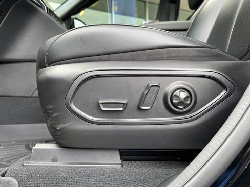 Used 2024 Jeep Grand Cherokee Limited w/ Luxury Tech Group II image 15