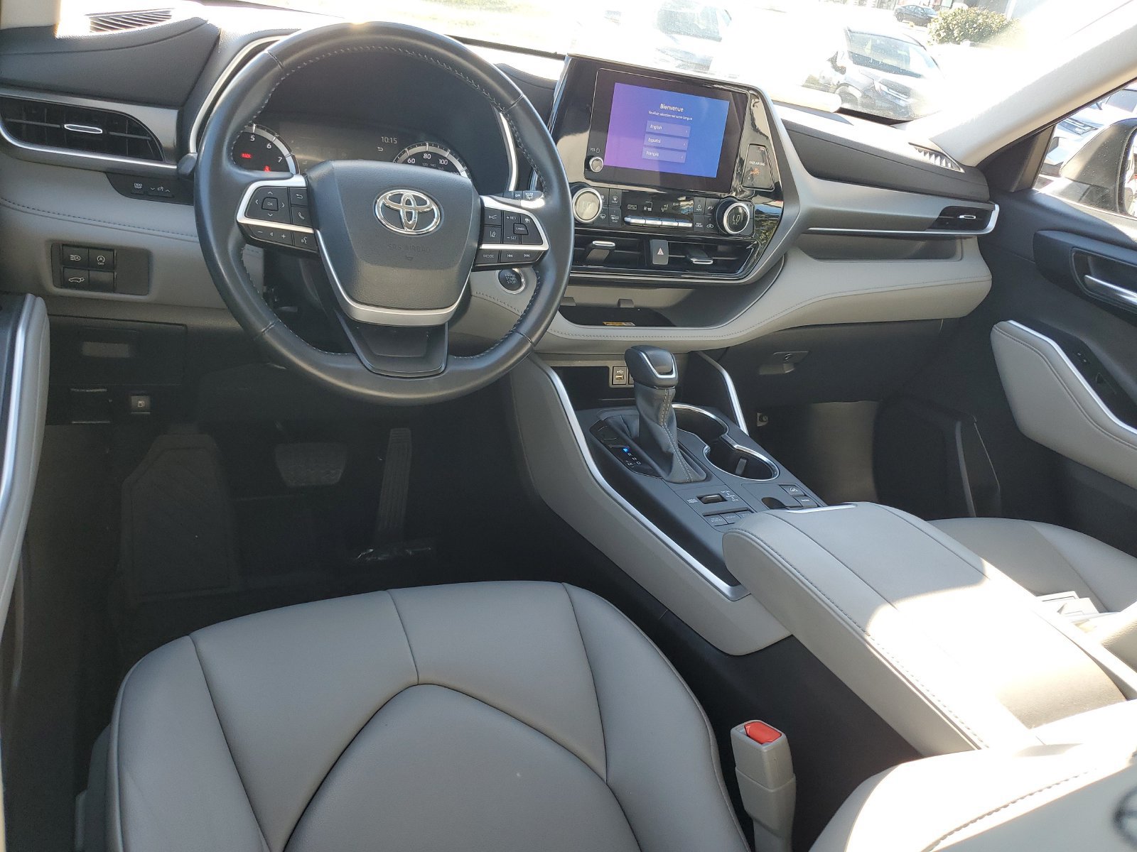 Used 2024 Toyota Highlander XLE AWD/4WD image 10