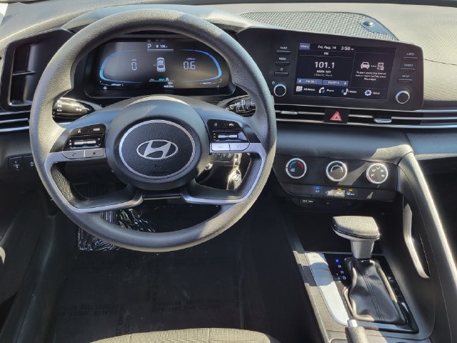 Used 2024 Hyundai Elantra SE FWD image 6