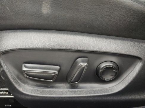 Used 2023 Toyota Camry SE image 11