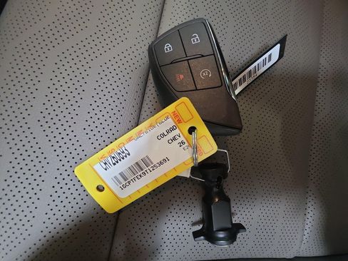 New 2026 Chevrolet Colorado ZR2 w/ Technology Package AWD/4WD image 38