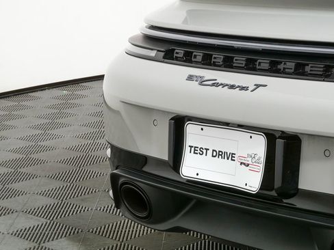 Certified 2025 Porsche 911 Carrera RWD image 33