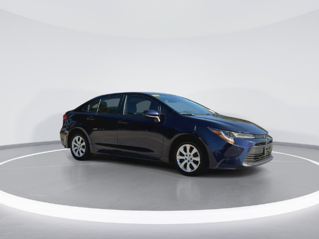 Used 2024 Toyota Corolla LE FWD image 2