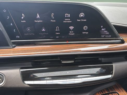 Used 2021 Cadillac Escalade ESV Premium Luxury AWD/4WD image 20