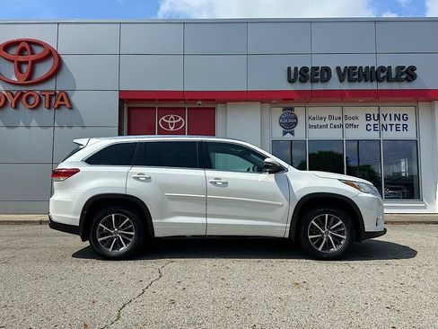 Certified 2018 Toyota Highlander XLE AWD/4WD image 6
