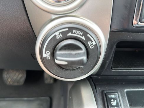 Used 2017 Nissan Titan SV AWD/4WD image 11