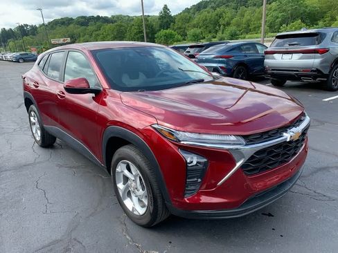 Certified 2024 Chevrolet Trax LS w/ LS Convenience Package FWD image 6