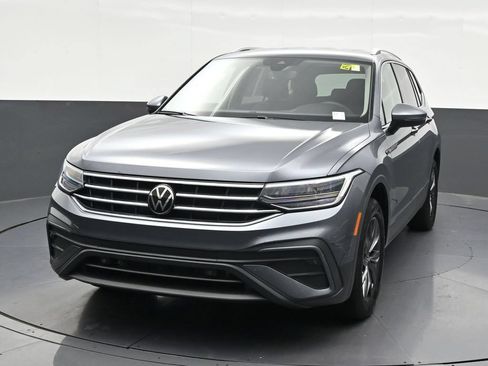 Used 2023 Volkswagen Tiguan SE FWD image 9