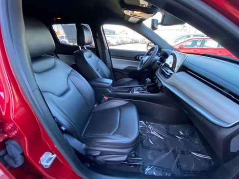 Used 2025 Jeep Compass Limited image 28