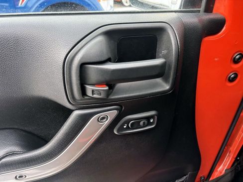 Used 2015 Jeep Wrangler Rubicon image 12