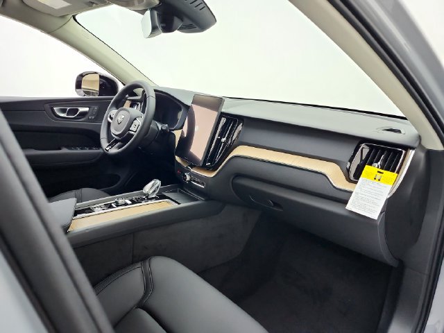 New 2027 Volvo XC60 B5 Core AWD/4WD image 17