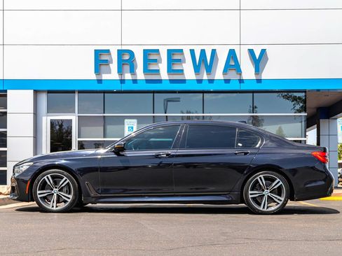 Used 2019 BMW 740i w/ Executive Package RWD image 2