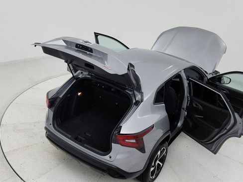 Used 2024 Chevrolet Trax RS FWD image 23