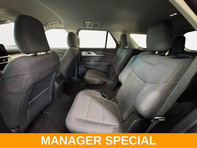 Used 2025 Ford Explorer Active AWD/4WD image 21
