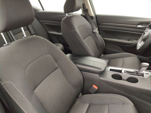 Used 2025 Nissan Altima 2.5 SV FWD image 21
