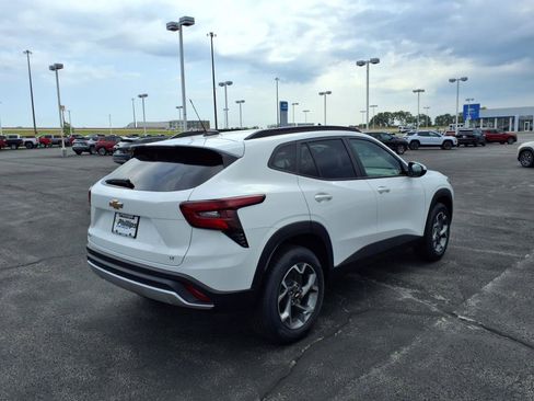 New 2025 Chevrolet Trax LT image 3
